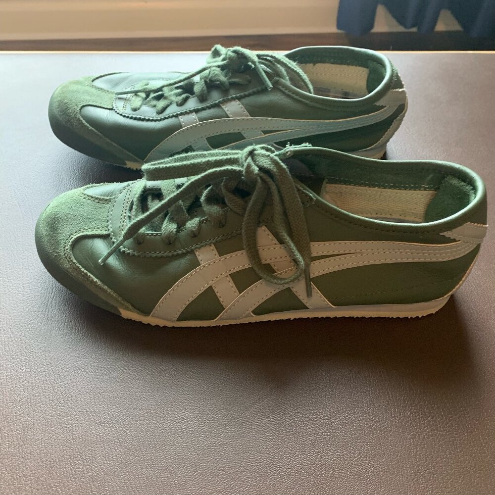 Asics shoes onit onitsuka tiger Men's size 6